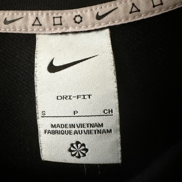 Black Nike sweater with design on back size S - Picture 3 of 4